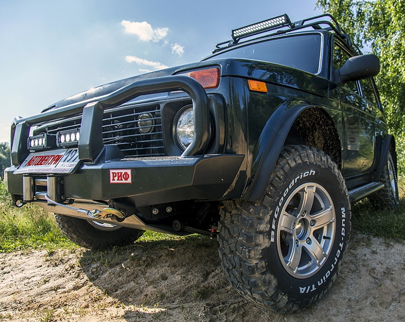 картинка Бампер силовой передний РИФ ВАЗ Нива с кенгурином от магазина  4x4 риф шоп