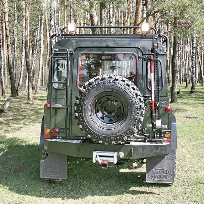 картинка Бампер силовой задний РИФ Land Rover Defender под лебедку от магазина  4x4 риф шоп